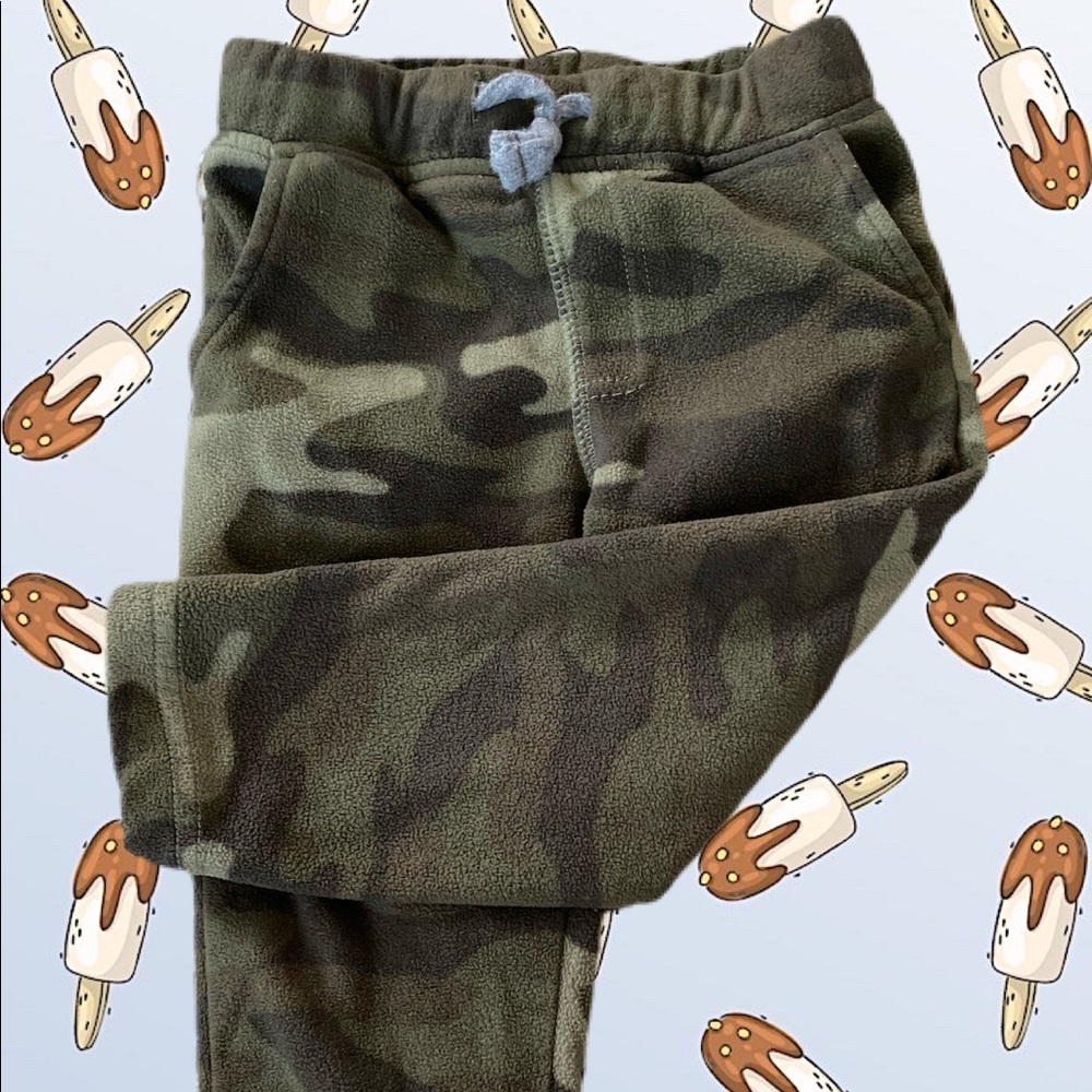 Camo fleece sweatpants